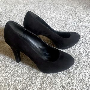 Black heels 4” high, 8.5